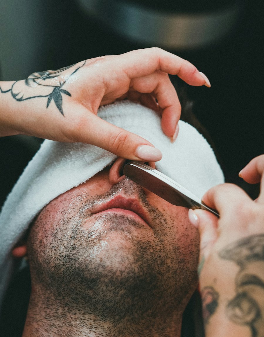 A traditional men’s shave